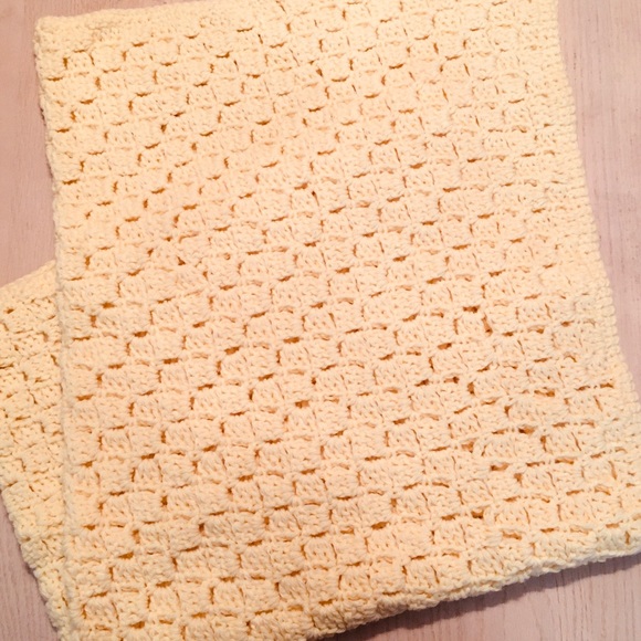 🧶EUC Crochet Baby Blanket Yellow Classic Design - Picture 2 of 4